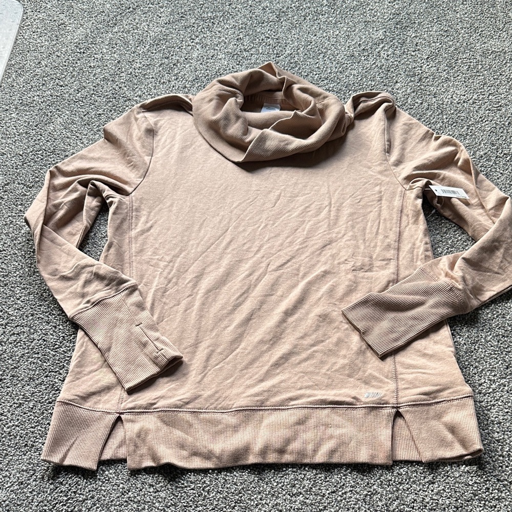 NWT Amazon Essentials top